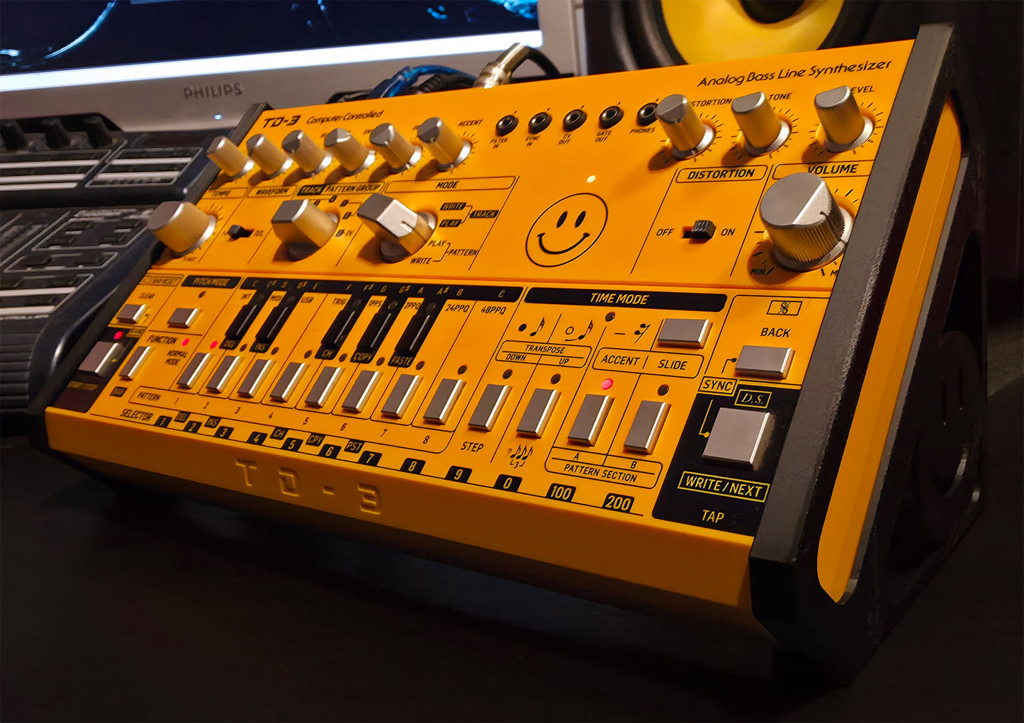 Desktop Stand for Behringer TD-3 | 45º