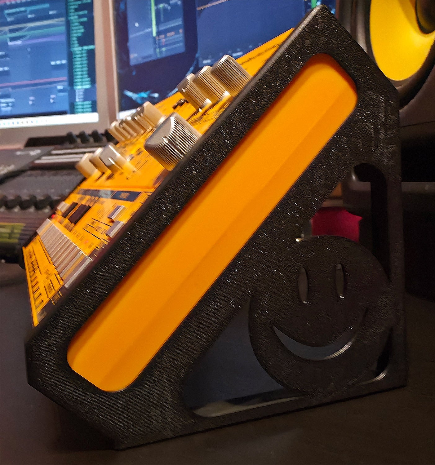 Desktop Stand for Behringer TD-3 | 45º